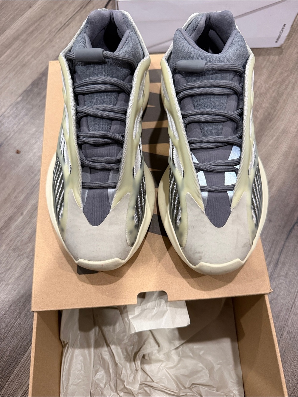 adidas Men's Yeezy 700 V3 - Grey and Cream